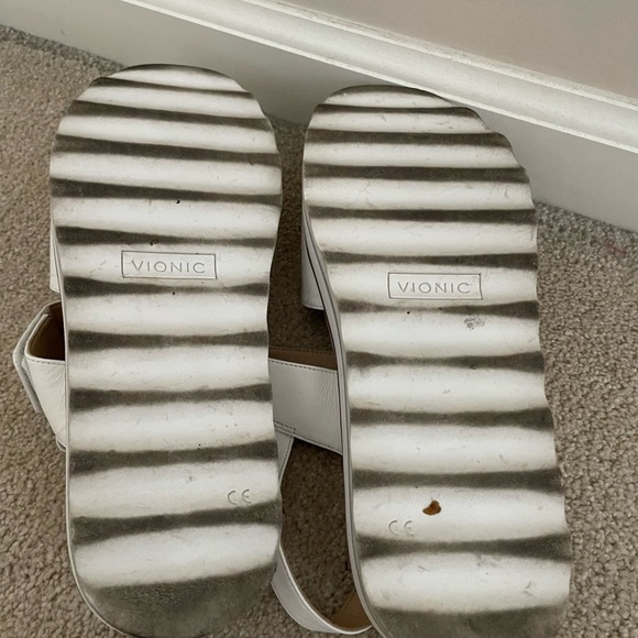 Vionic Phoenix Brielle Crocodile 3/4 Strap Wedge White Sandals Size 8 - Picture 6 of 8